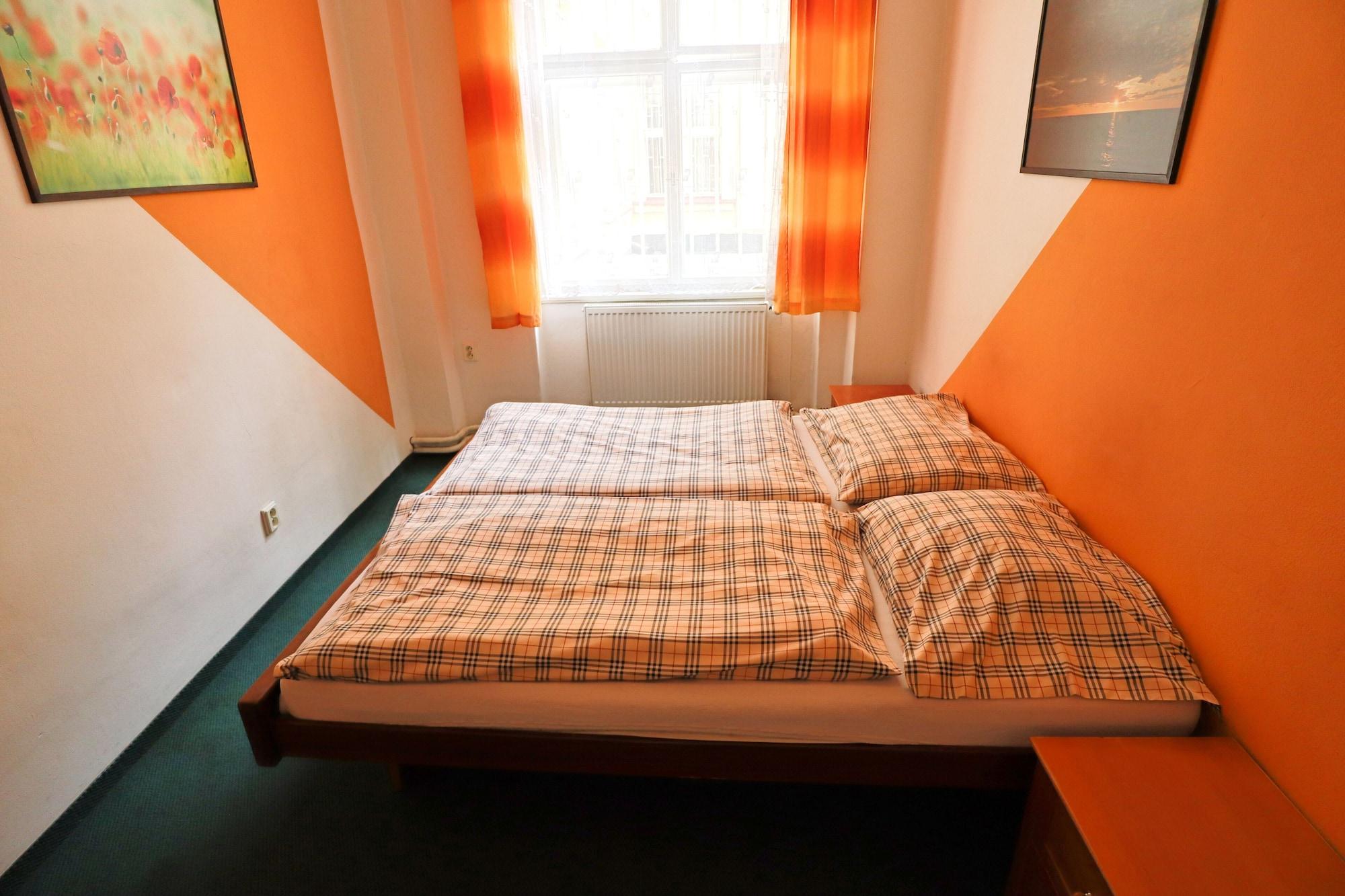A Plus Hostel - Centrum Прага Экстерьер фото