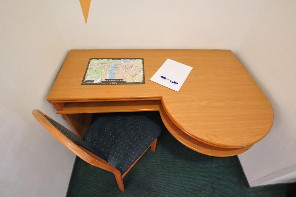 A Plus Hostel - Centrum Прага Экстерьер фото