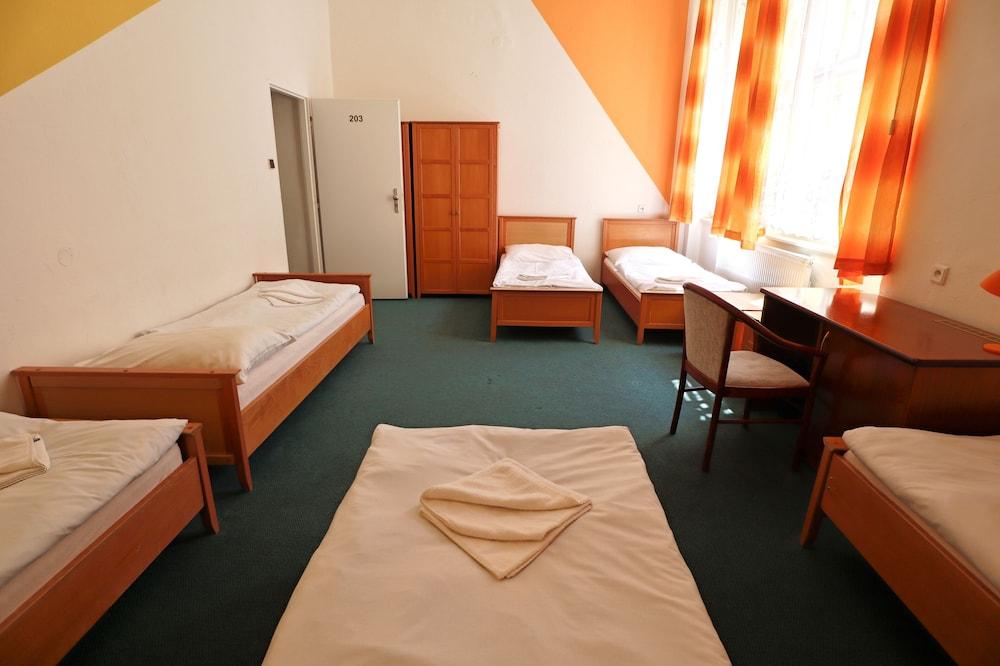 A Plus Hostel - Centrum Прага Экстерьер фото