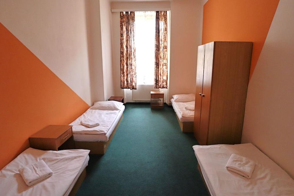 A Plus Hostel - Centrum Прага Экстерьер фото