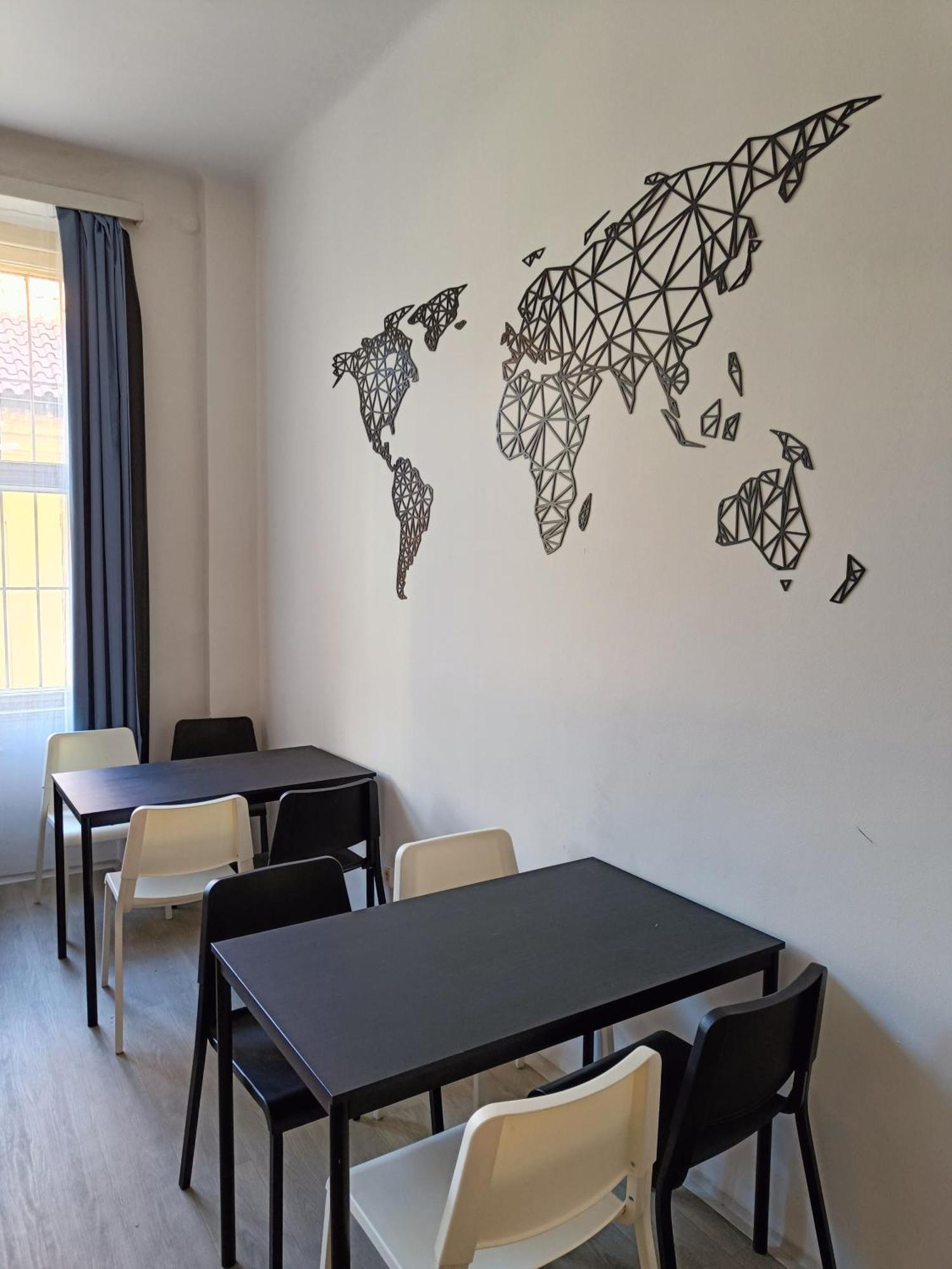 A Plus Hostel - Centrum Прага Экстерьер фото