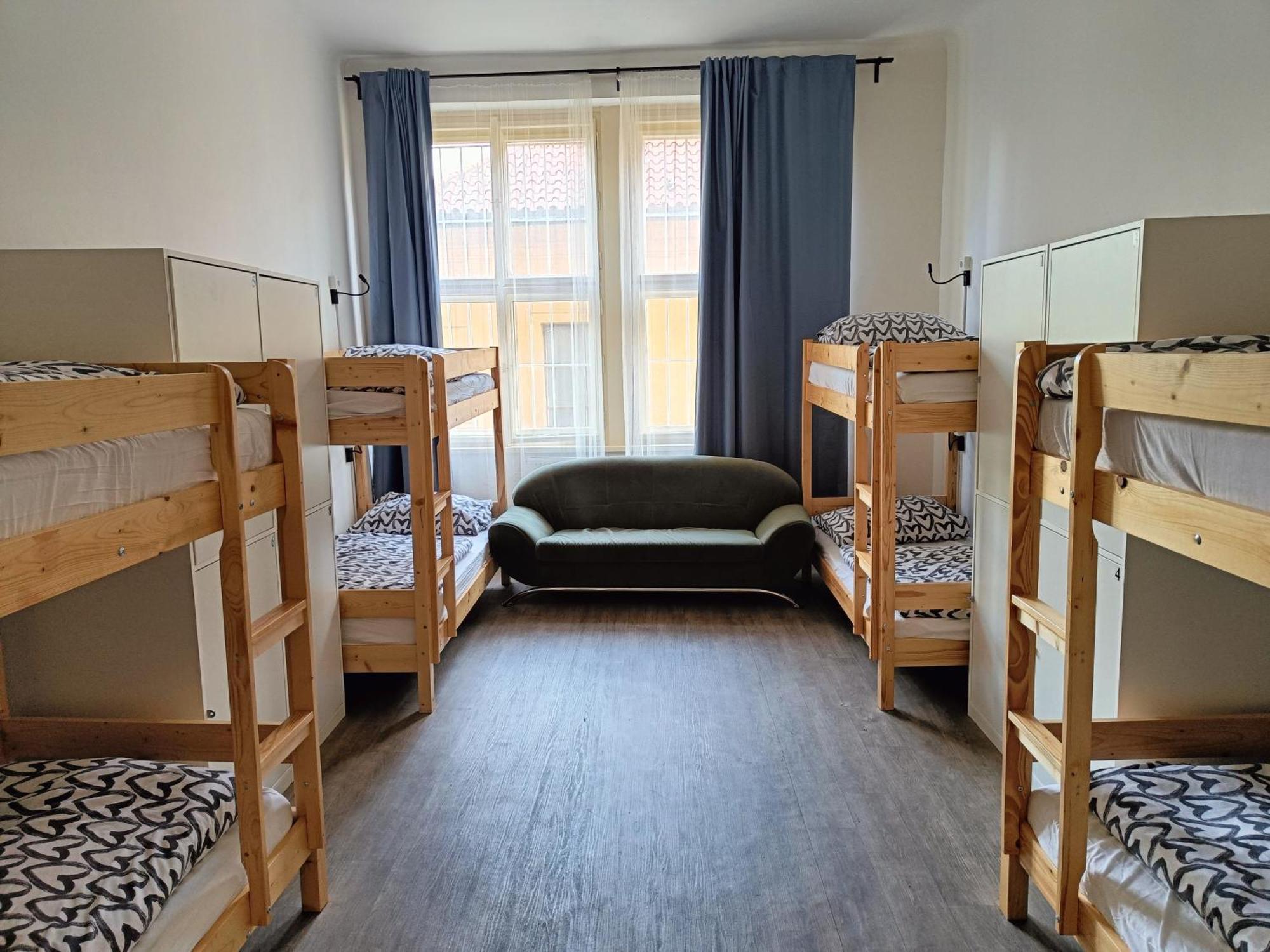 A Plus Hostel - Centrum Прага Экстерьер фото